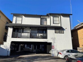 Building Photo - 912 W 22 1/2 St