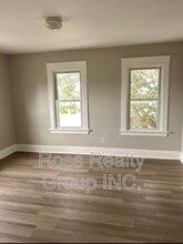 Building Photo - 711 Woodstock Ave