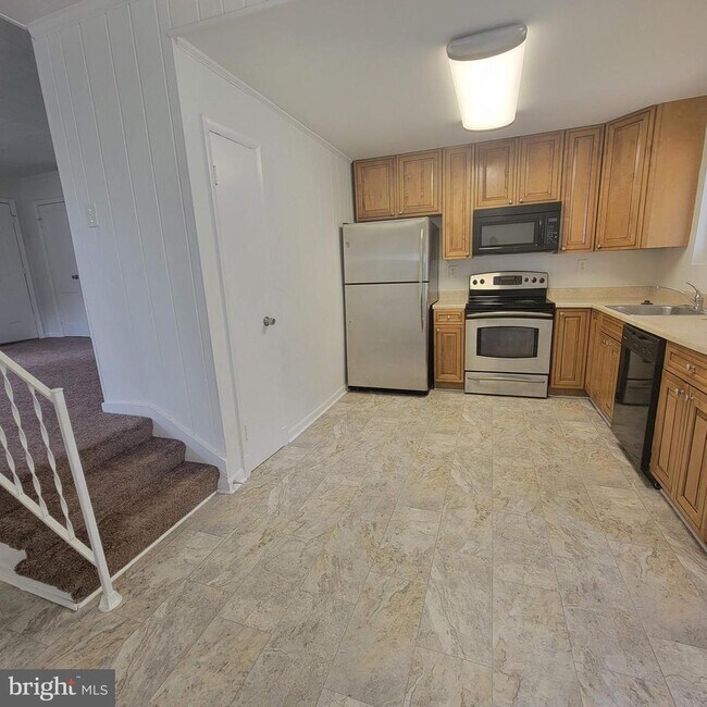 Building Photo - 13300 Williams Dr