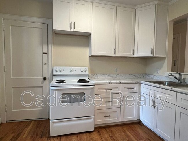 Building Photo - 2940 Oleander Dr