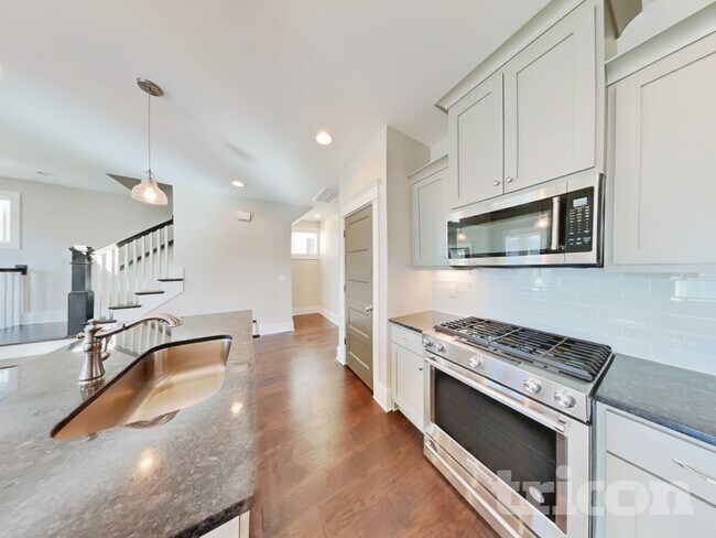 Foto del edificio - 1247 Hillwood Private Cove