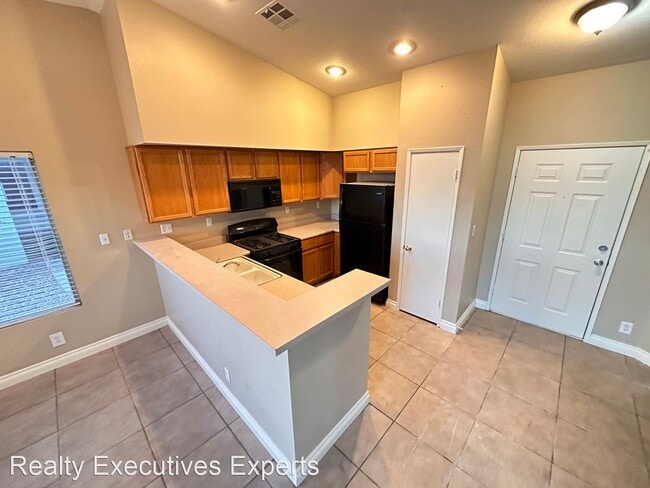 Building Photo - 2 br, 1 bath House - 7201 Indian Creek #104