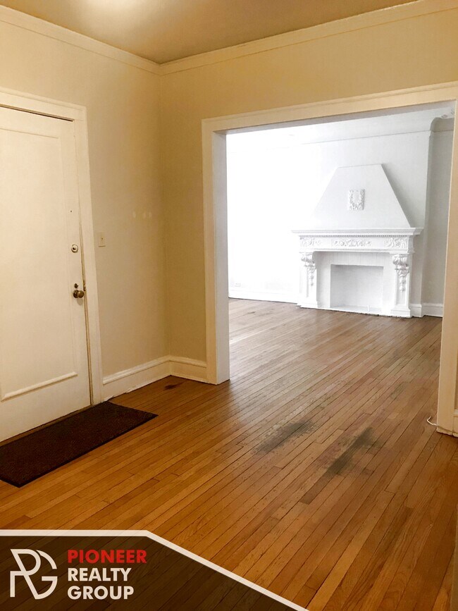 Building Photo - 822 Judson Ave