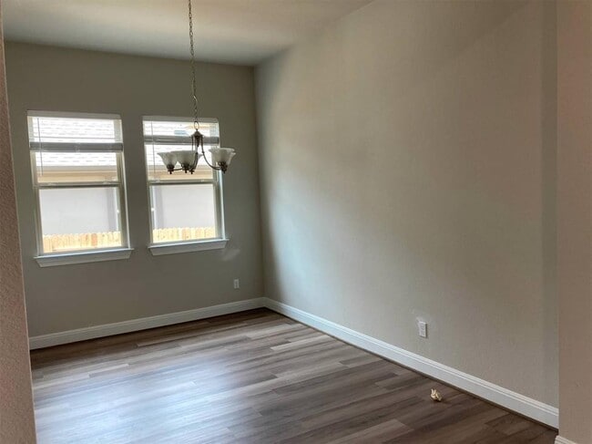 Building Photo - 133 Birkshire Dr