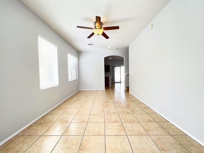 Foto del edificio - Beautiful 3Be/2.5Ba single family house