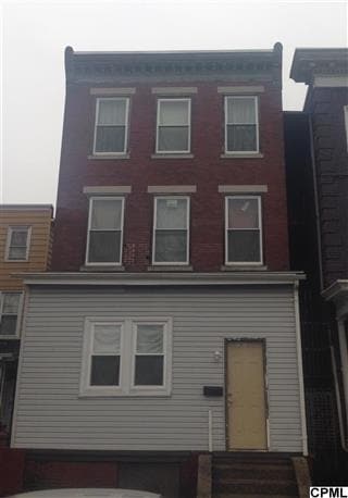 Building Photo - 1441 Regina St
