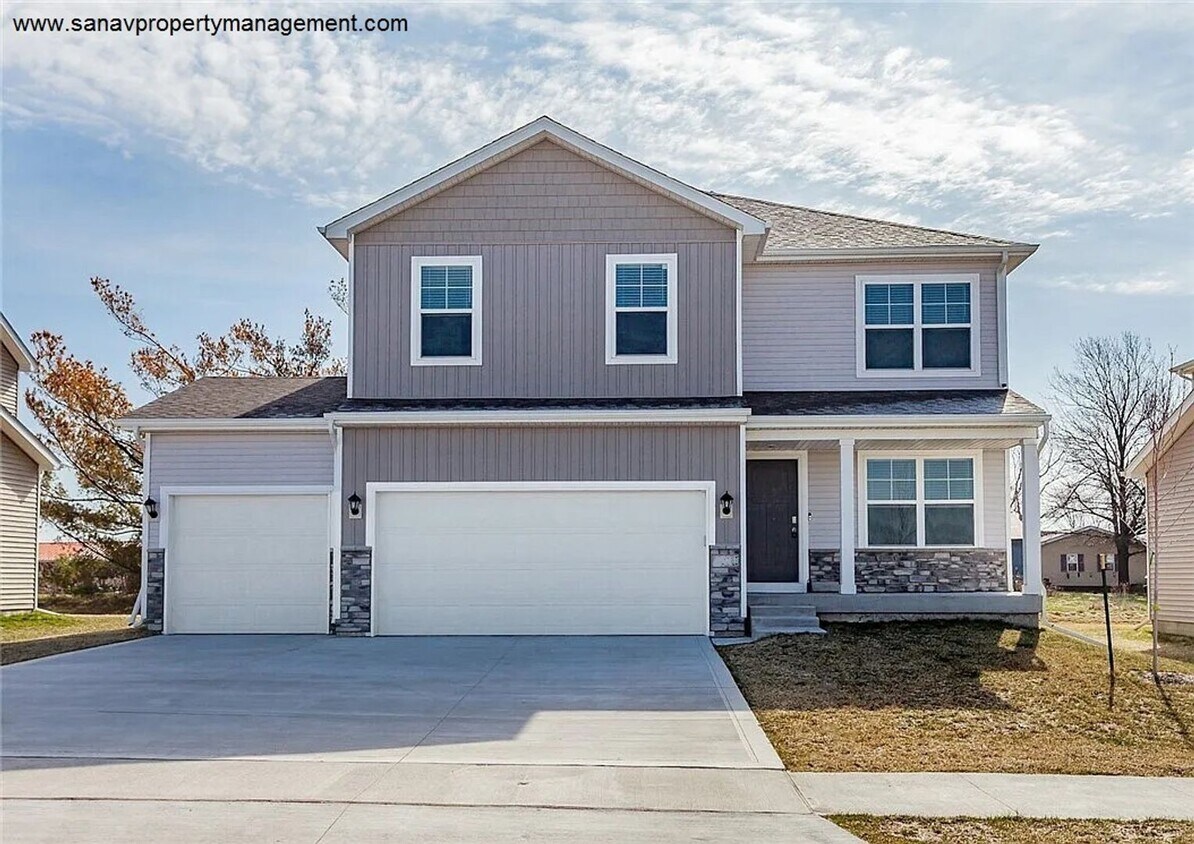 Foto principal - Spacious 4 Bedroom Home in Ankeny with 3-c...