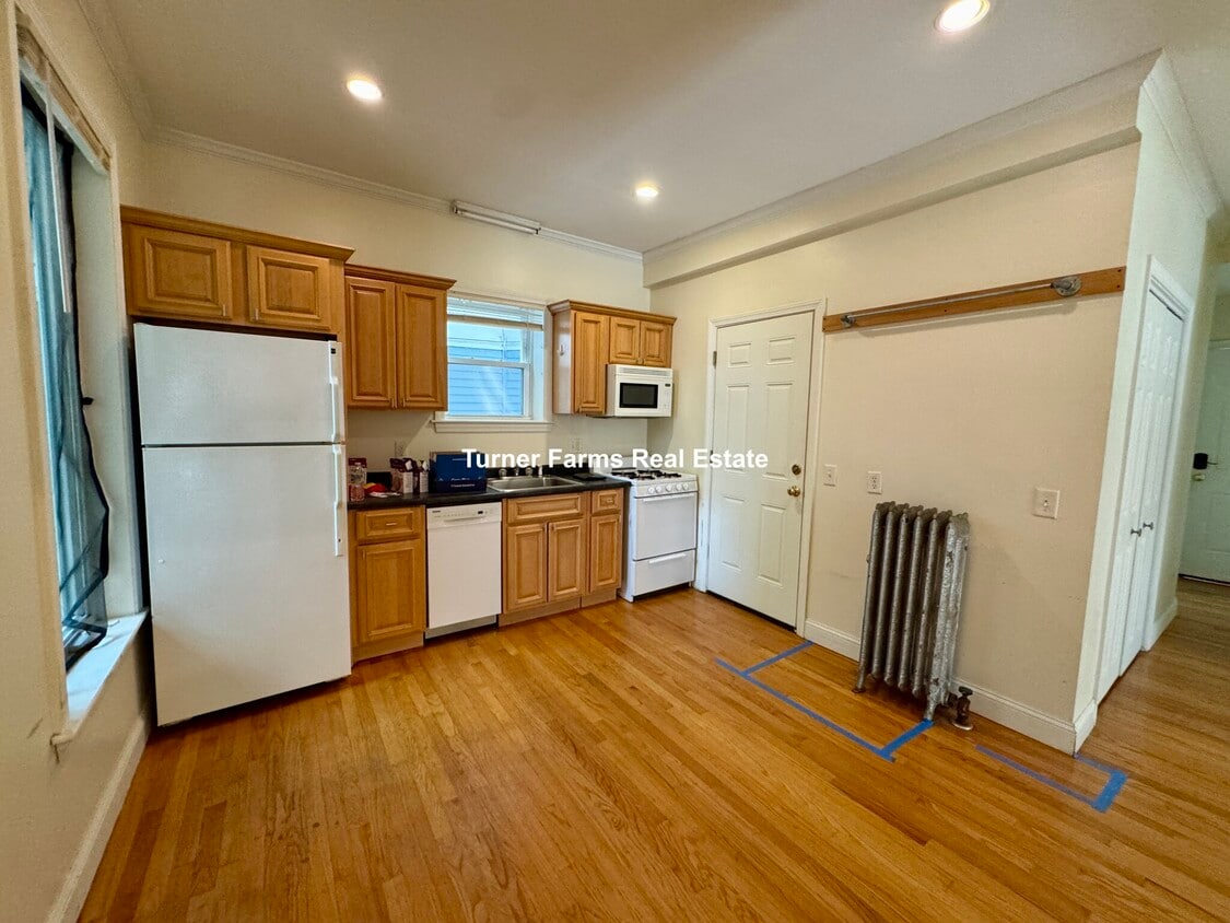 Primary Photo - 1576 Cambridge St