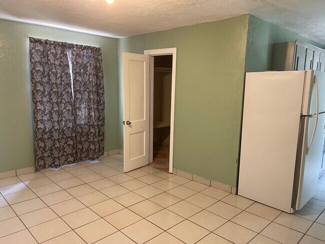 Foto del edificio - 1017 N Main Ave