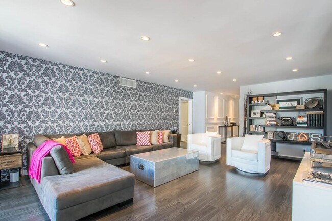 Living Room (facing entry) - 8530 Holloway Dr