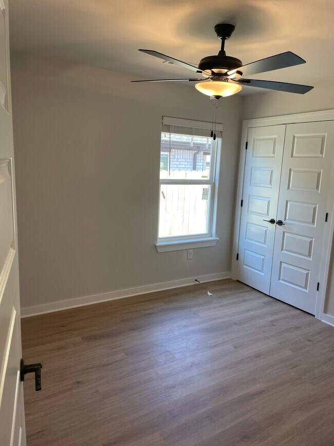 Foto del edificio - 1110 Maclaren Ave