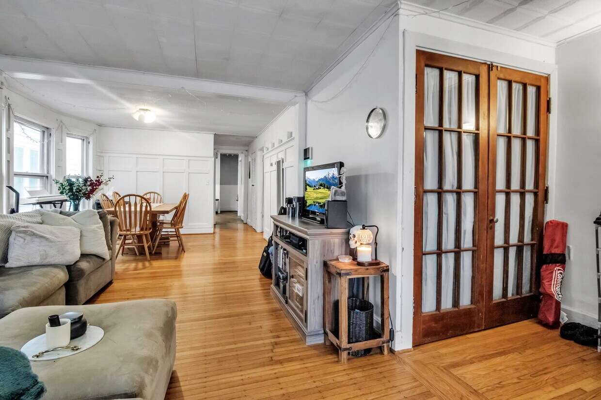 Foto principal - 492 Woodward Ave