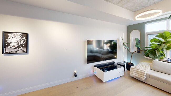 Living Room - 550 Front St W