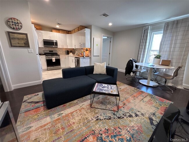 Foto del edificio - 3 Bryant Ave