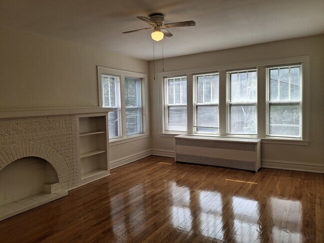 Foto del edificio - 5015 N Springfield Ave