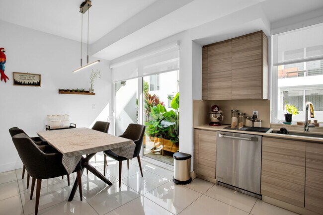 Foto del edificio - 87 N Shore Dr