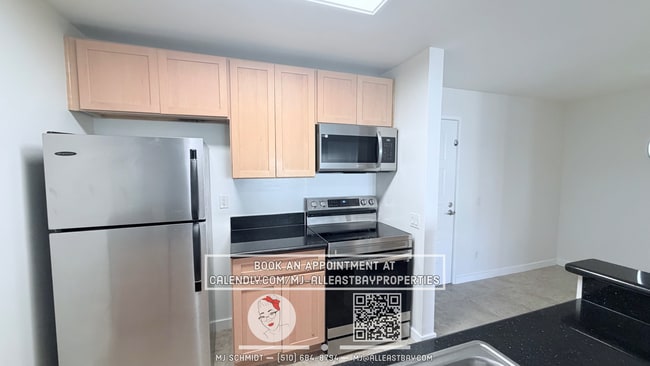 Building Photo - Remodled 1 bedroom 1 bath condo includes washer & dryer, water/garbage/parking!