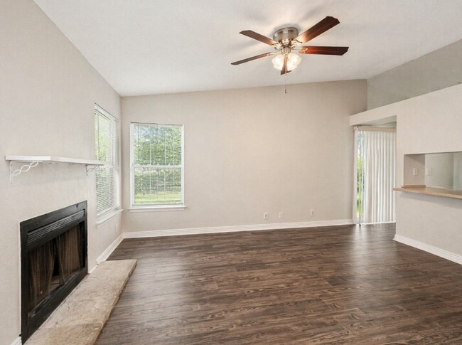 Foto del edificio - AVAILABLE NOW ; APPLY TODAY ON OUR WEBSITE!!!