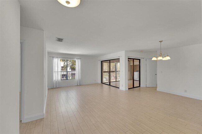 Foto del edificio - 3529 NW 35th St