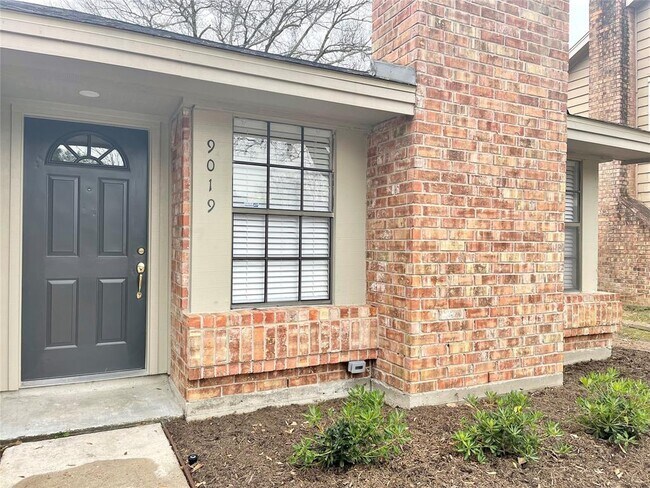 Building Photo - 9019 Bayou Bluff Dr