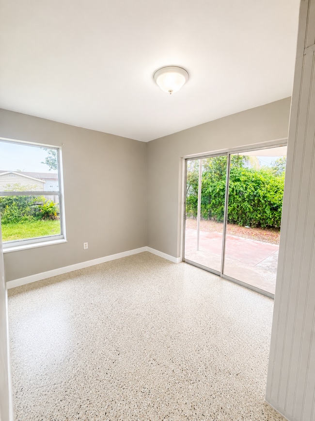 Foto del edificio - 4830 NW 176th St