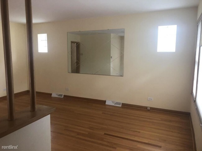 Building Photo - 7100 W Berwyn Ave