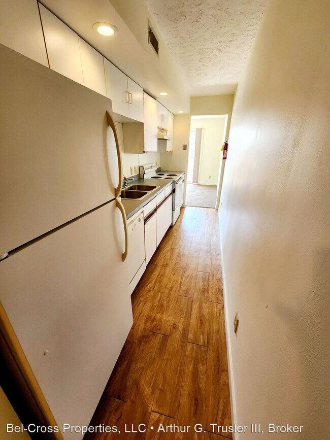 Building Photo - 2 br, 1 bath Apartment - 1993 Water Street...