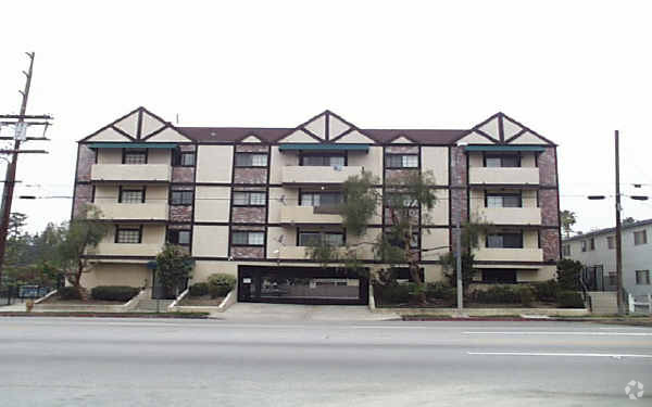 Foto del edificio - 7601 N Hollywood Way