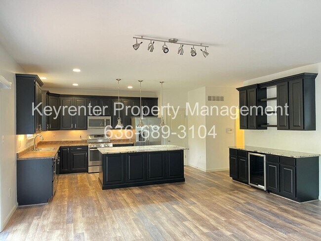 Foto del edificio - COMING SOON Modern 4BR Home