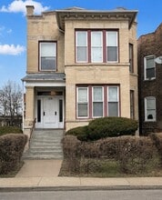 Building Photo - 1320 W 64th St