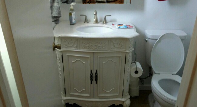 Master bathroom - 5320 Hewlett Drive