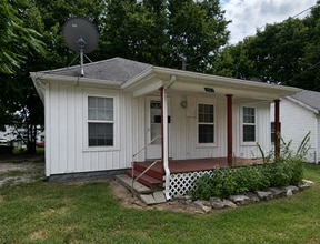 Building Photo - 1012 W Elm Arcade