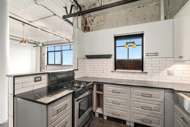 Building Photo - 426 Marietta St NW