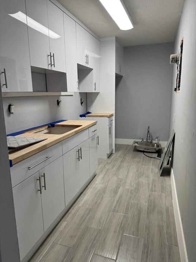 Foto del edificio - 760 W 30th St
