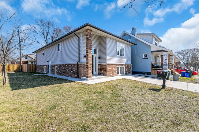 Building Photo - 652 Bridge Av