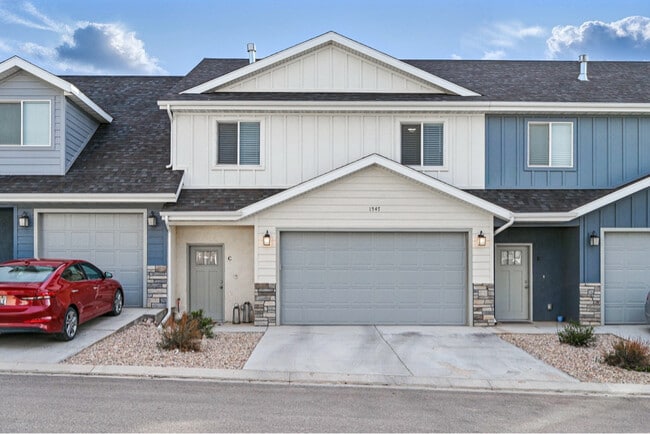 1547 W Pyrite Ln