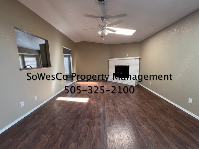 Building Photo - 3 Bedroom Home, Near Target with Garage (Small Dogs Allowed)