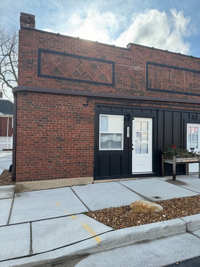 Building Photo - 2082 Church St