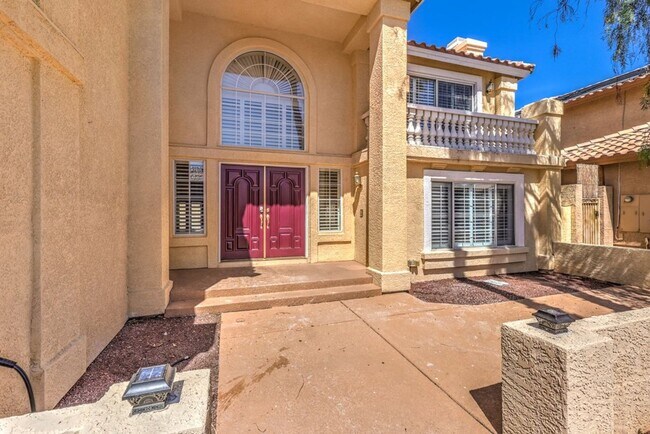Foto del edificio - Stunning 7-Bedroom Home with Pool and Spa ...
