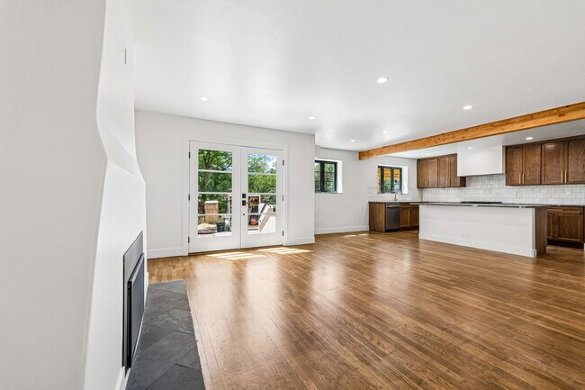 Foto del edificio - 669 E 8th Ave
