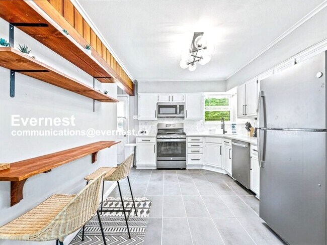 Foto del edificio - 8633 Westglen Dr