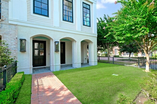 Building Photo - 39 Crain Sq Blvd