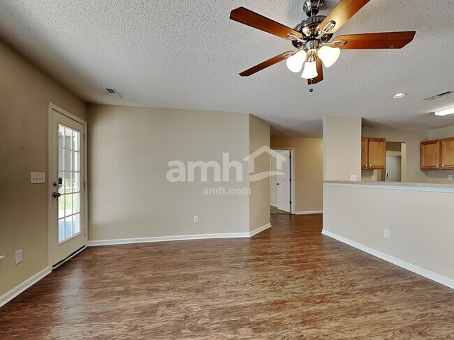 Foto del edificio - 5013 Springdale Dr