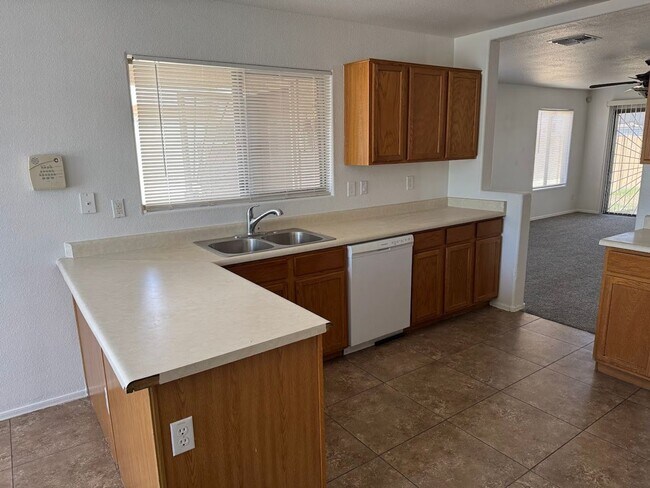 Building Photo - Beautiful Home for Rent in Phoenix!
