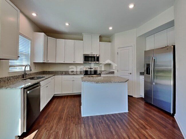 Building Photo - 642 Hamilton Park Dr