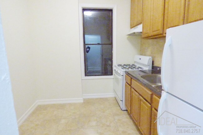 Building Photo - 417 Troy Ave