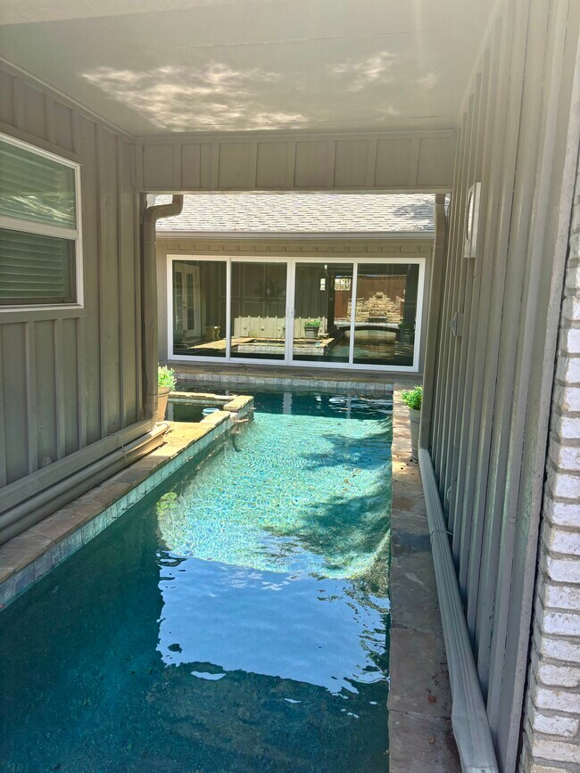 Foto del edificio - 7733 Meadowhaven Dr
