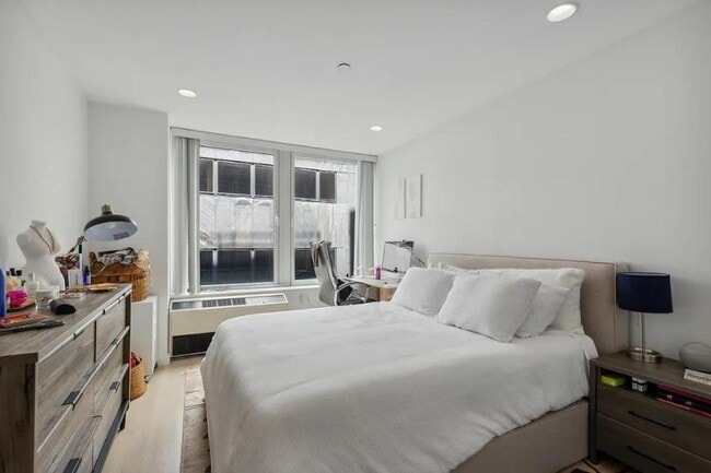 Building Photo - 3 bedroom in NEW YORK NY 10038