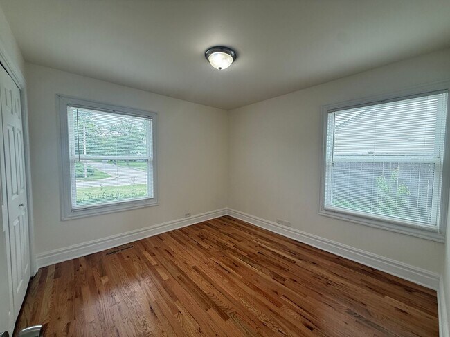 Foto del edificio - 542 Cherry Ln