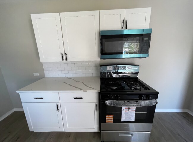 Foto del edificio - 2739 W Woodlawn Ave